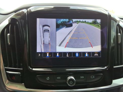 Used 2021 Chevrolet Traverse LT w/ LT Premium Package AWD/4WD image 16