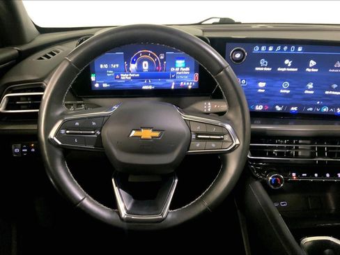 Used 2024 Chevrolet Traverse LT FWD image 5