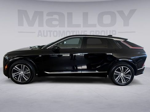 Used 2024 Cadillac Lyriq Luxury AWD/4WD image 2