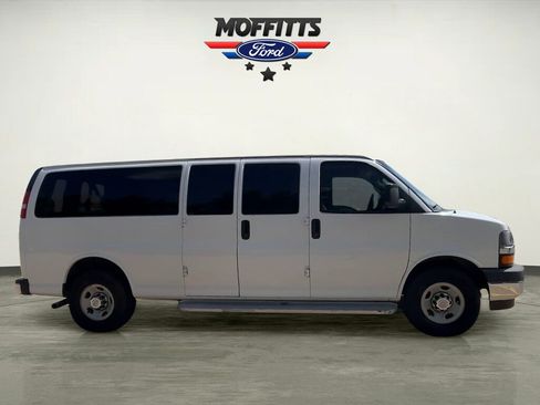 Used 2017 Chevrolet Express 3500 LT w/ LT Preferred Equipment Group RWD image 6