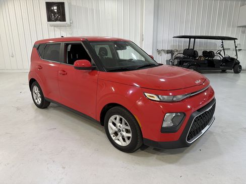 Used 2022 Kia Soul LX w/ Technology Package image 7