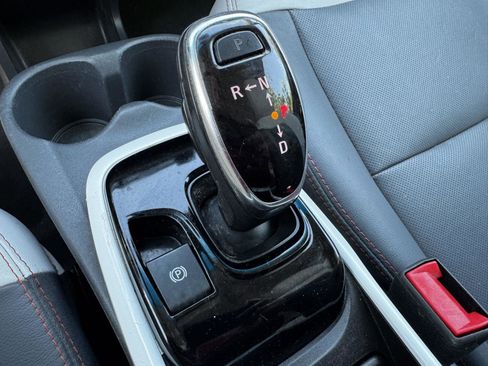 Used 2019 Chevrolet Bolt Premier w/ Infotainment Package FWD image 23