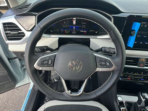New 2026 Volkswagen Taos SE image 18