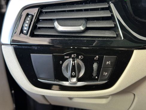 Used 2022 BMW 530i w/ Executive Package image 28