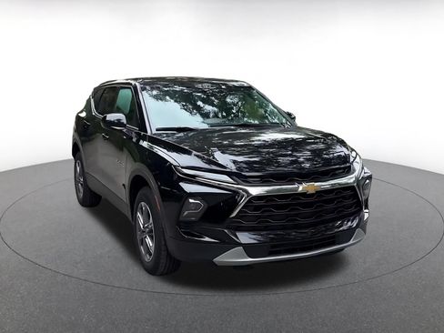 Used 2026 Chevrolet Blazer LT FWD image 3