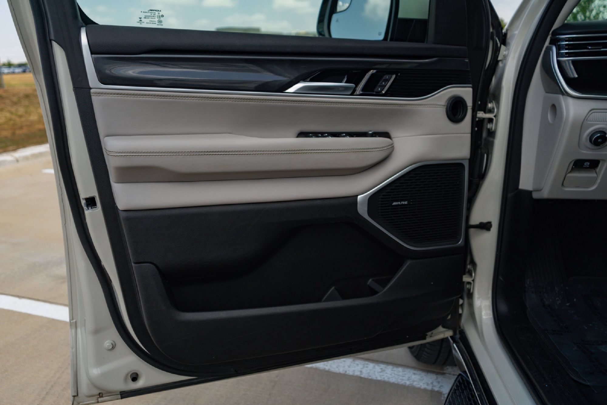 Used 2022 Jeep Wagoneer Series I w/ Premium Group I AWD/4WD image 20