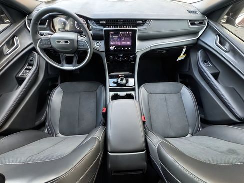 New 2025 Jeep Grand Cherokee Laredo RWD image 13