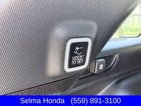 Used 2025 Jeep Grand Cherokee Altitude AWD/4WD image 25