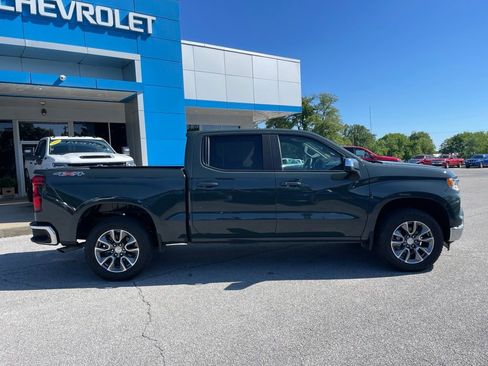Used 2025 Chevrolet Silverado 1500 LT AWD/4WD image 32