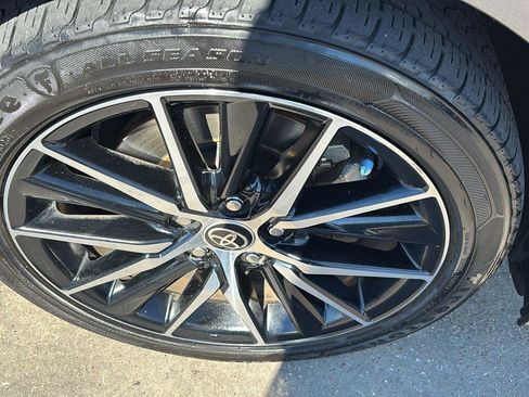 Used 2021 Toyota Camry SE image 9