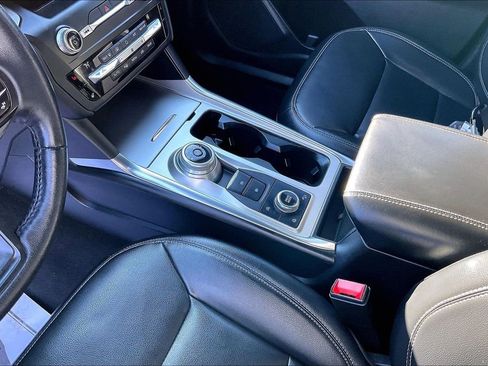 Used 2020 Ford Explorer XLT w/ Equipment Group 202A image 20