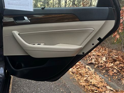 Used 2017 Hyundai Sonata Limited w/ Ultimate Package 04 image 11