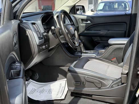 Used 2019 Chevrolet Colorado Z71 w/ Z71 Midnight Edition AWD/4WD image 12