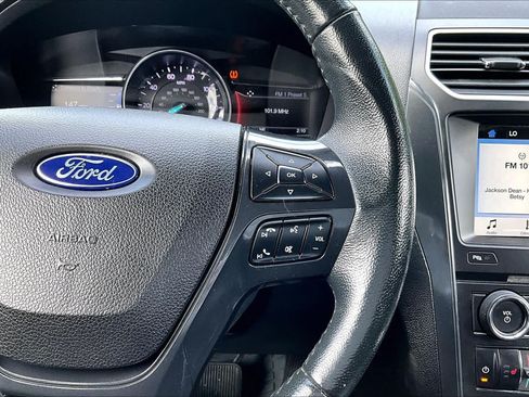 Used 2017 Ford Explorer XLT w/ Equipment Group 201A AWD/4WD image 25