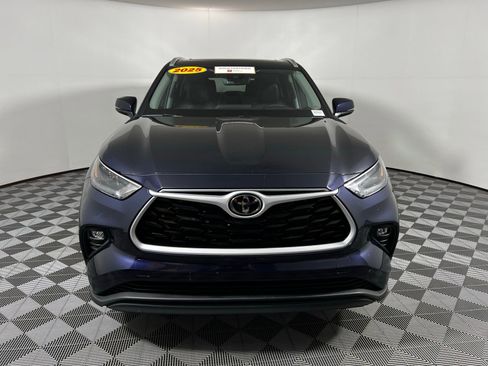 Certified 2025 Toyota Highlander XLE image 2