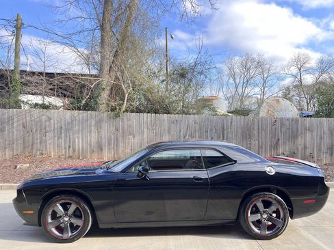 Used 2013 Dodge Challenger SXT image 5