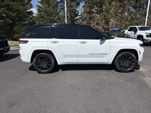 Used 2025 Jeep Grand Cherokee Summit w/ Obsidian Package AWD/4WD image 11