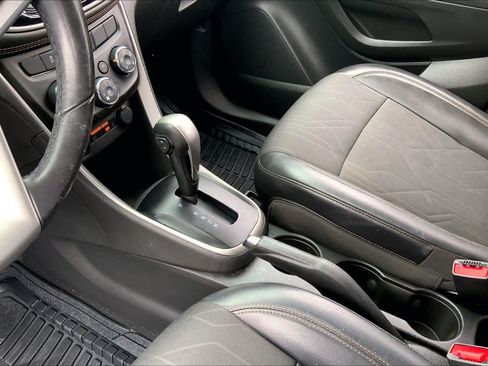 Used 2019 Chevrolet Trax LT w/ LT Convenience Package AWD/4WD image 17