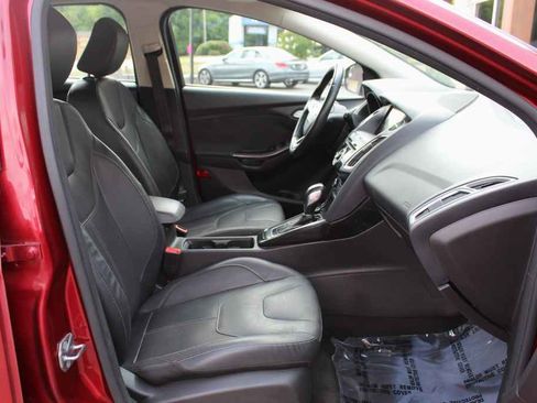 Used 2015 Ford Focus Titanium FWD image 28
