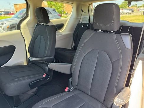Used 2023 Chrysler Voyager LX FWD image 12