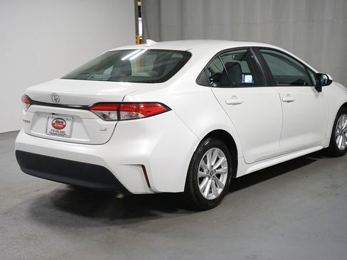 Used 2023 Toyota Corolla LE w/ LE Premium Package image 8