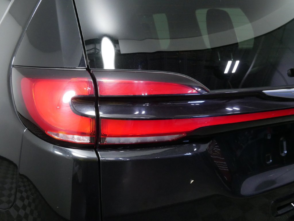 Used 2023 Chrysler Pacifica Touring-L FWD image 12