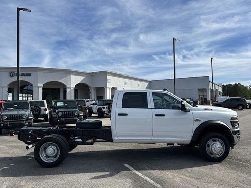 New 2026 RAM 5500 Tradesman w/ Chrome Appearance Group AWD/4WD image 9