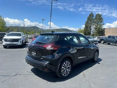 Certified 2022 Nissan Kicks SV FWD image 3
