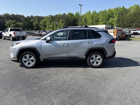 Used 2020 Toyota RAV4 XLE AWD/4WD image 4