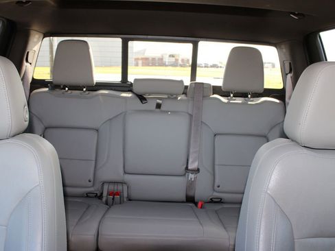 Used 2020 GMC Sierra 1500 SLT w/ SLT Premium Plus Package AWD/4WD image 16