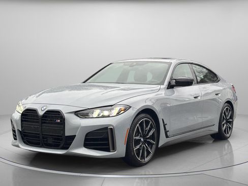 Used 2025 BMW M440i image 2