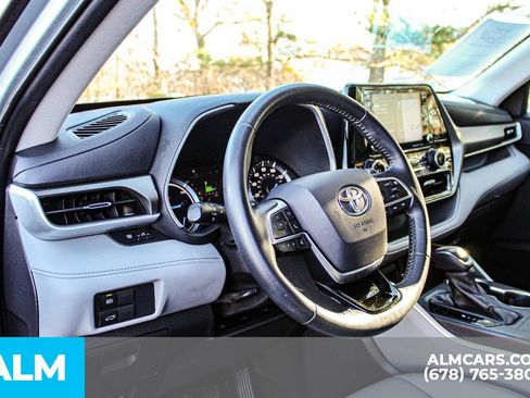 Used 2021 Toyota Highlander XLE image 34
