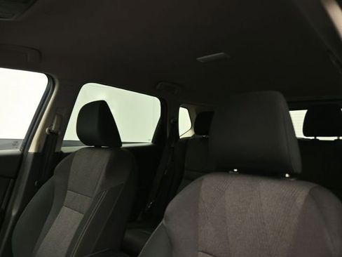 Used 2025 Nissan Rogue SV image 2