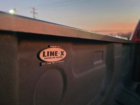 Used 2017 Nissan Titan S image 5