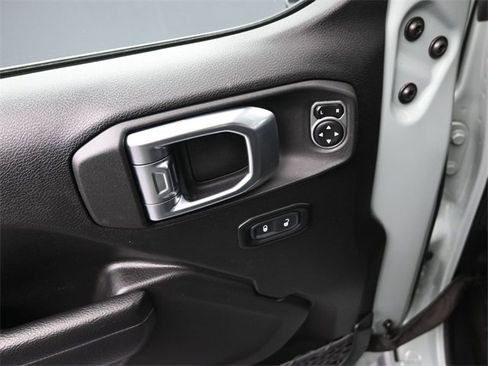 Used 2023 Jeep Wrangler Unlimited w/ Sun & Screen Package image 19