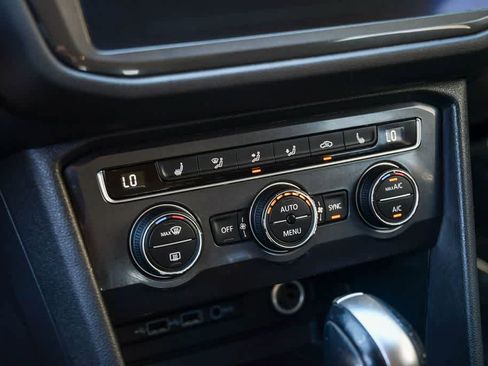 Used 2020 Volkswagen Tiguan SE image 21