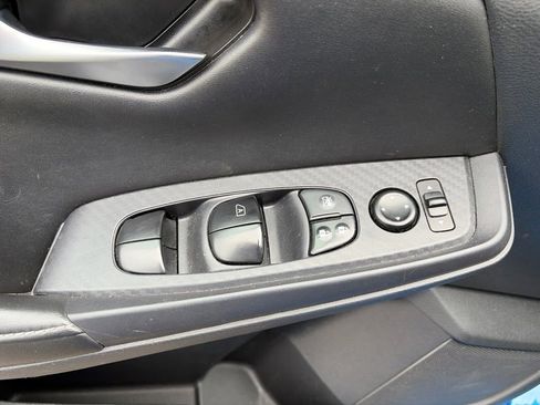 Used 2024 Nissan Sentra SV FWD image 11