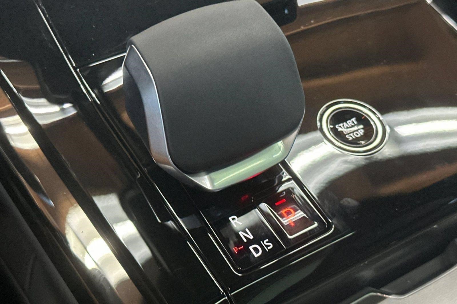 New 2027 Land Rover Range Rover Sport Dynamic SE AWD/4WD image 17