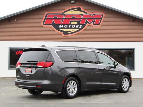 Used 2021 Chrysler Voyager Lxi image 5