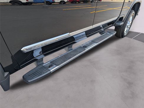Used 2024 Chevrolet Silverado 2500 High Country w/ High Country Premium Package AWD/4WD image 39