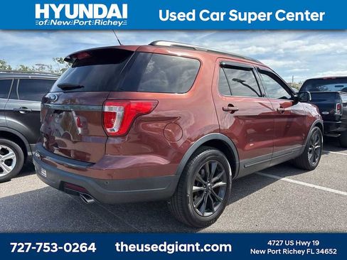 Used 2018 Ford Explorer XLT w/ Equipment Group 202A image 3