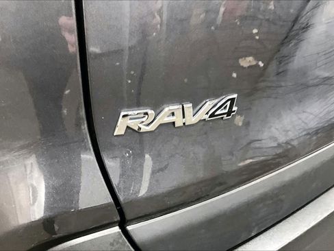 Used 2025 Toyota RAV4 XLE image 31