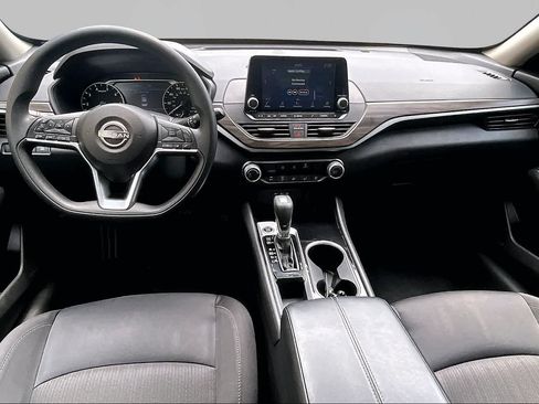 Used 2024 Nissan Altima 2.5 SV FWD image 16