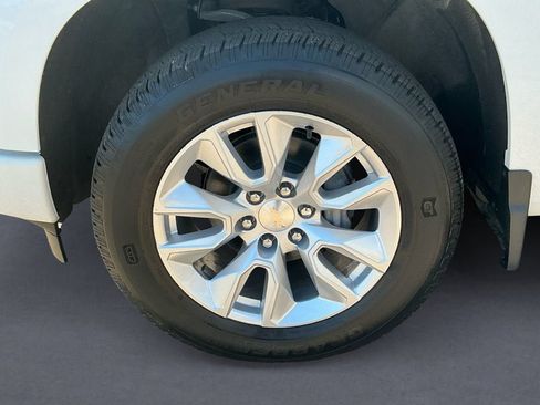 Used 2024 Chevrolet Silverado 1500 Custom AWD/4WD image 9