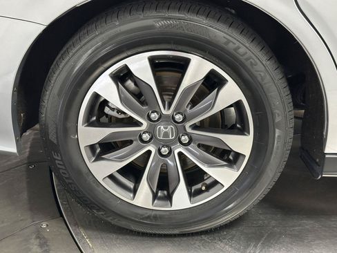 Certified 2024 Honda Odyssey EX-L image 16