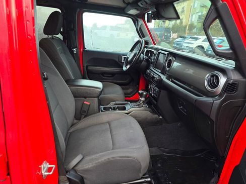 Used 2020 Jeep Gladiator Overland image 13