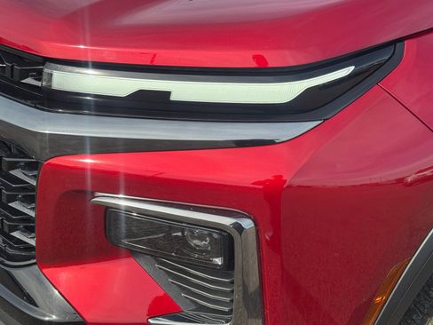 Used 2024 Chevrolet Traverse Z71 w/ Enhanced Driving Package image 9