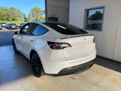 Used 2022 Tesla Model Y Performance AWD/4WD image 3