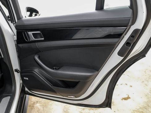 Used 2019 Porsche Panamera 4 image 45