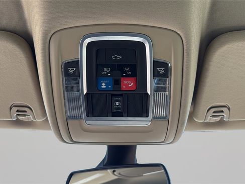 Used 2019 RAM 1500 Laramie AWD/4WD image 25